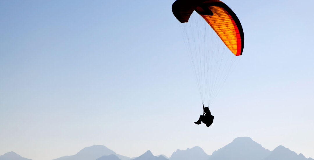 Parapendio ad Andalo: volare tra le Dolomiti per un’esperienza indimenticabile